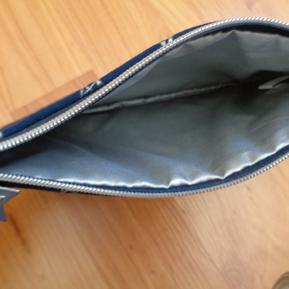 IPSY small zip bag FREE with purchase - Picture 3 of 3